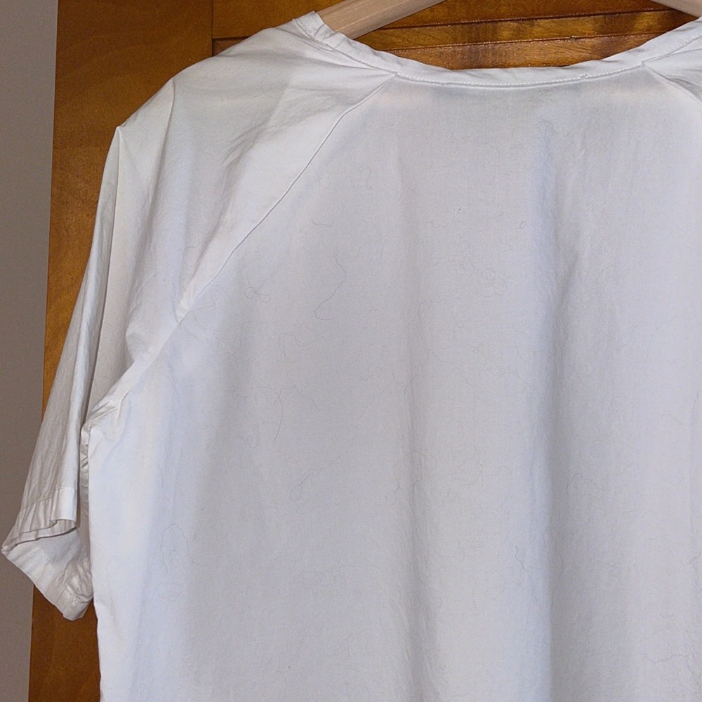 Sofia D’Hoore white; 100% cotton top with detailing at shoulder and hem; Sz 34 - Picture 7 of 10